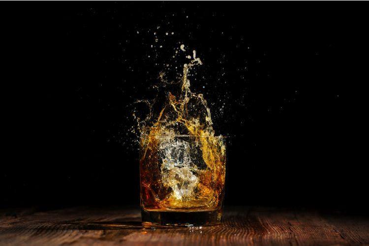 8-letnia whisky – przewodnik i najlepsze typy!
