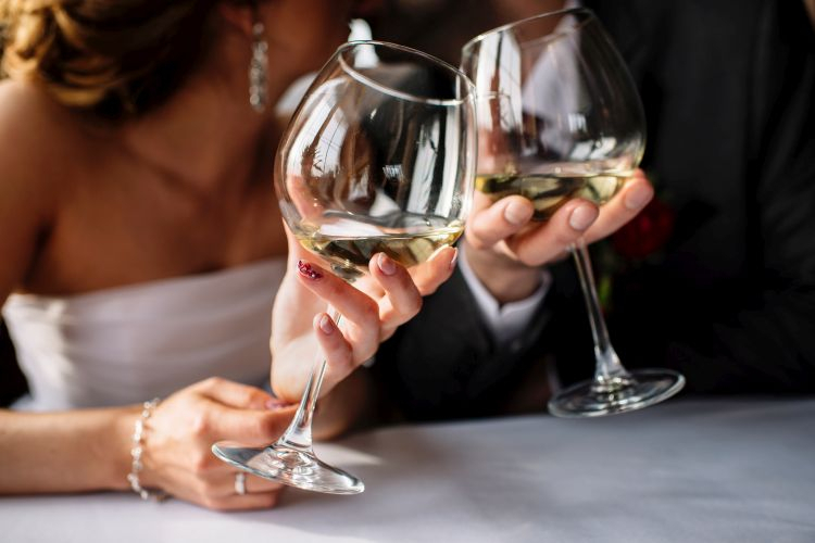 Jakie wino na wesele? Jak zadowolić wszystkich i… nie zbankrutować.