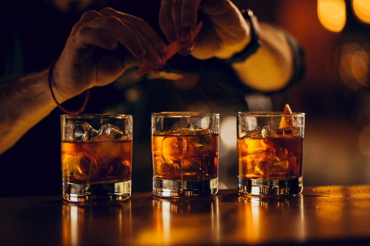 3 klasyczne drinki z whisky - z łatwością zrobisz je w domu