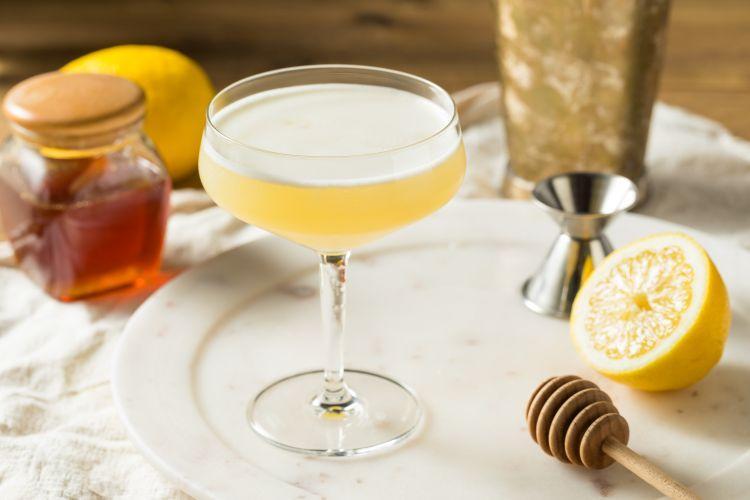 Bee's Knees – drink, który zasmakuje Twoim gościom