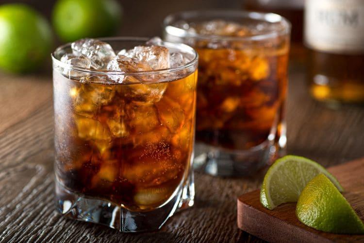 Słodkie drinki z rumem – 3 najciekawsze!