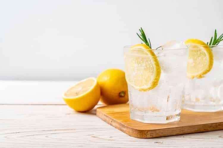 Wódka z cytryną, czyli wódka sour – 10 przepisów!