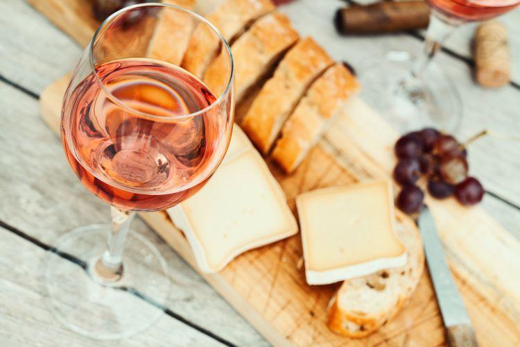 Wino brzoskwiniowe – słodki obiekt pożądania!