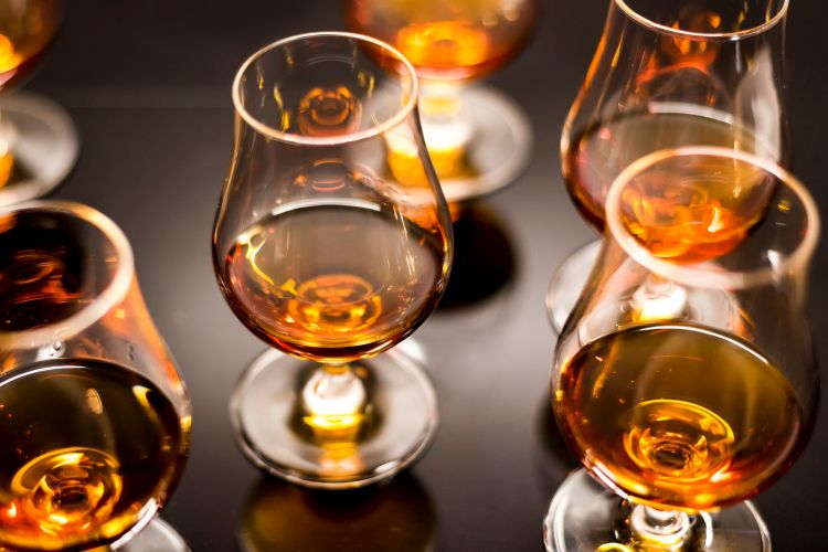 Whisky 12-letnia Ranking – Odkryj dojrzałość smaku w najlepszych 12-letnich whisky.