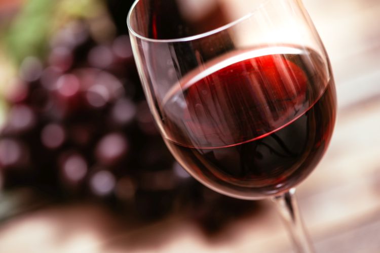 Wino Merlot – co musisz o nim wiedzieć? - Winnicalidla.pl